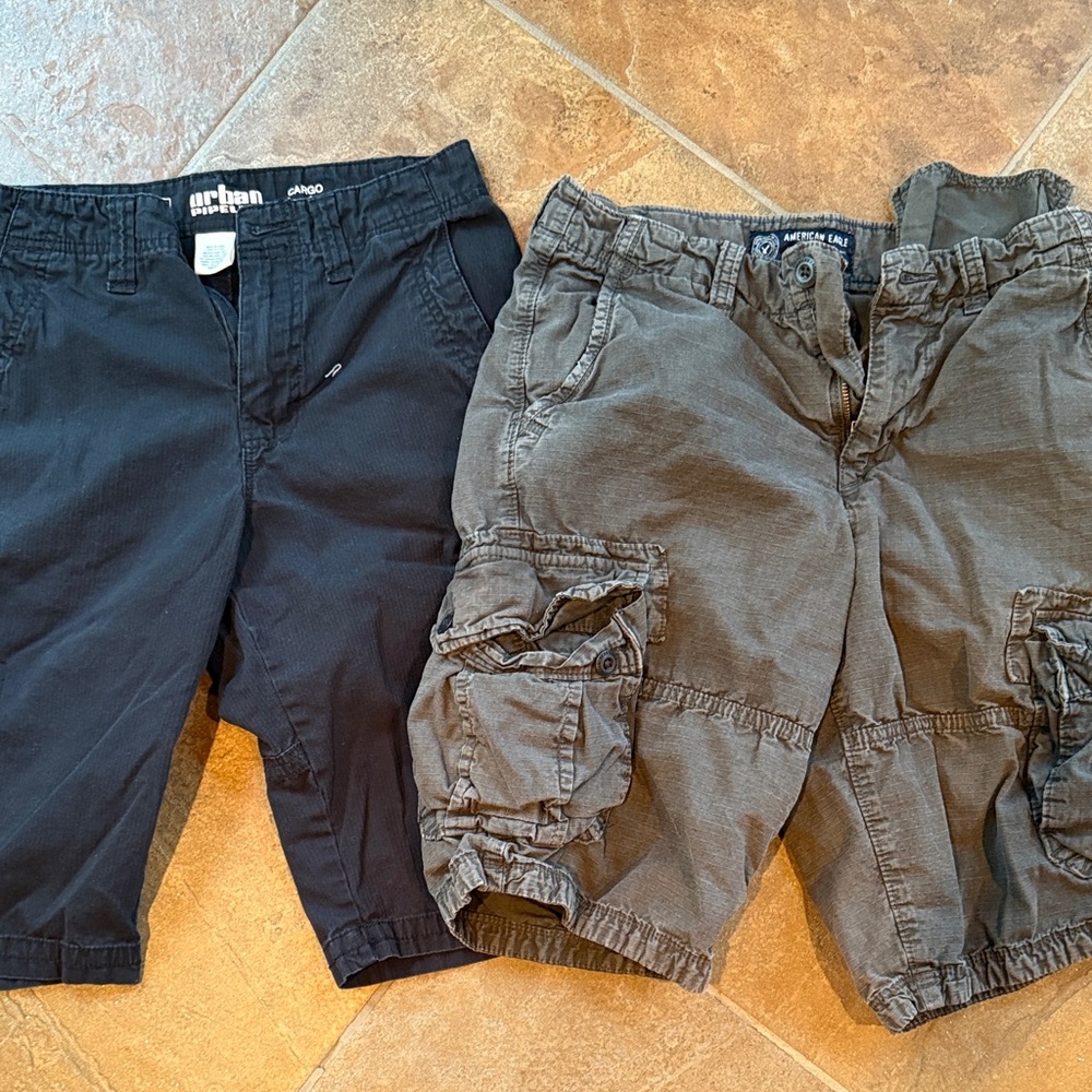 American Eagle/ Urban Pipeline Black and Gray Cargo Shorts waist 29